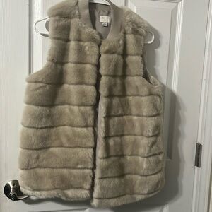 Women’s Taupe Sleeveless Fur Vest